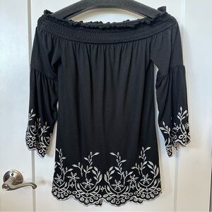 White House Black Market Black & White Knit Off-Shoulder Top Blouse